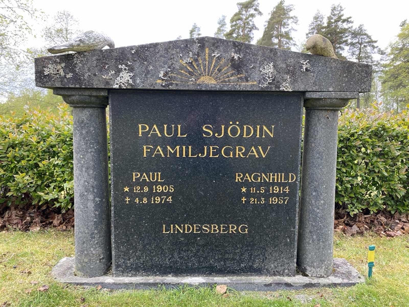 Grave number: 1 04 239, 240, 241