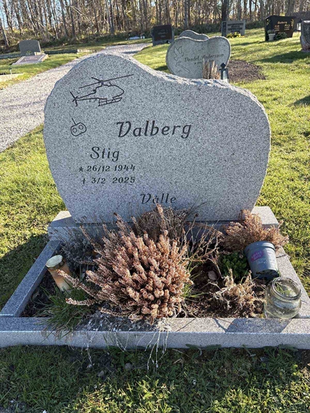 Grave number: LN 005  1228, 1229