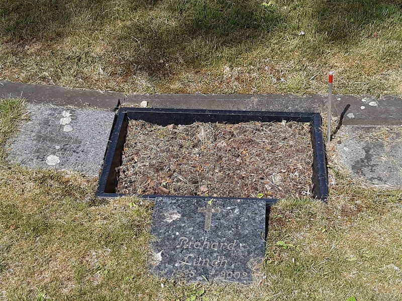 Grave number: JÄ 05   129