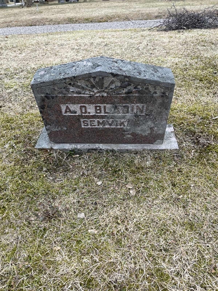 Grave number: R 3    74-E