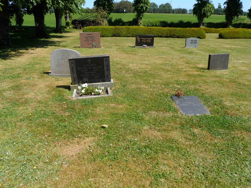 Grave number: ÖH J    40, 41, 42