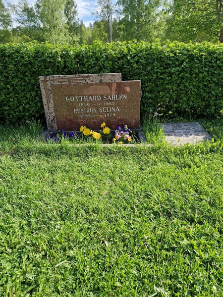 Grave number: 2 14 1818, 1819
