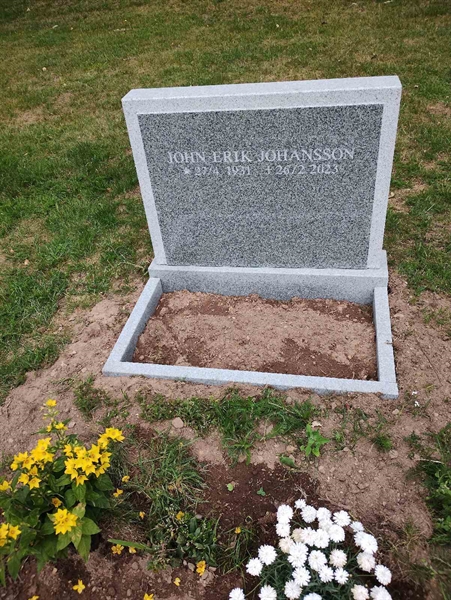 Grave number: 1 J   105, 106