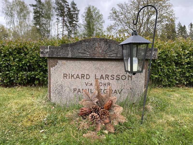 Grave number: 1 04 225, 226, 227