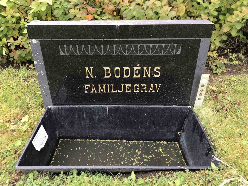 Grave number: DU GS    92