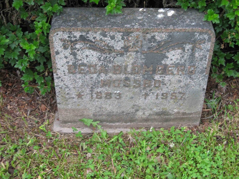 Grave number: A E  130