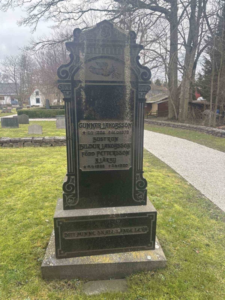 Grave number: E C 102