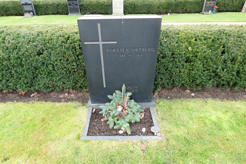 Grave number: TR 3   157