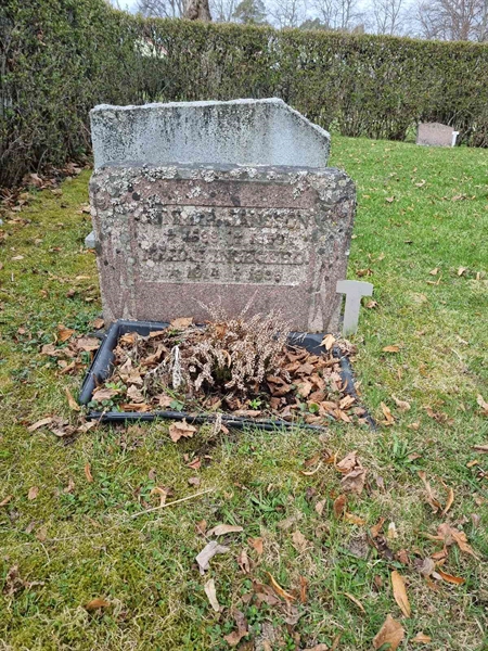 Grave number: 1 08   81