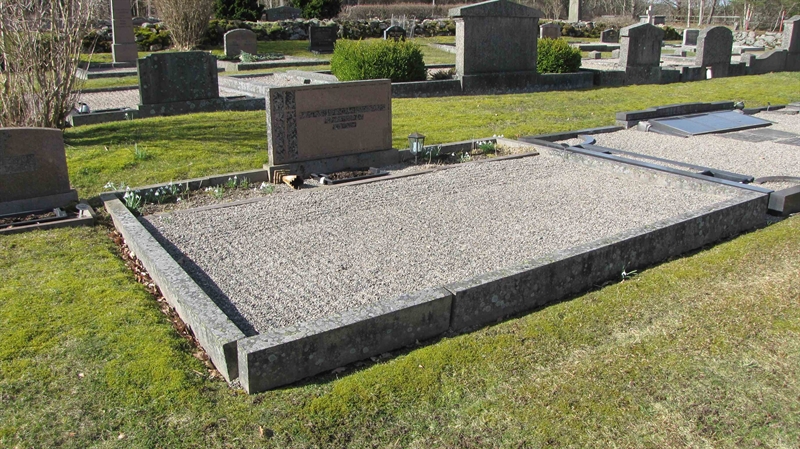 Grave number: HJ  1373, 1374, 1375