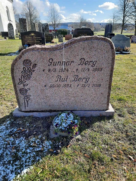 Grave number: OG P    10-11