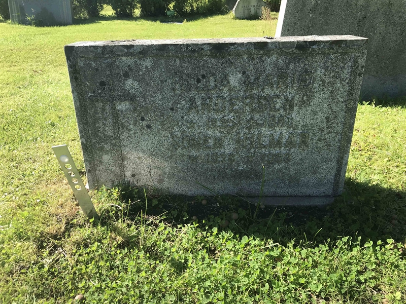 Grave number: UN J   390, 391