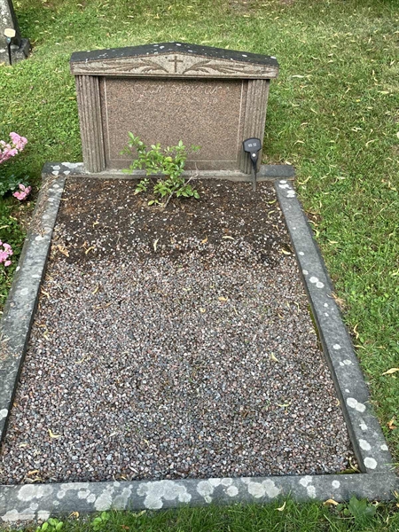 Grave number: 1 03    32