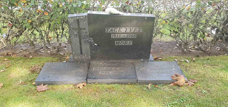Grave number: N 005  0021, 0022
