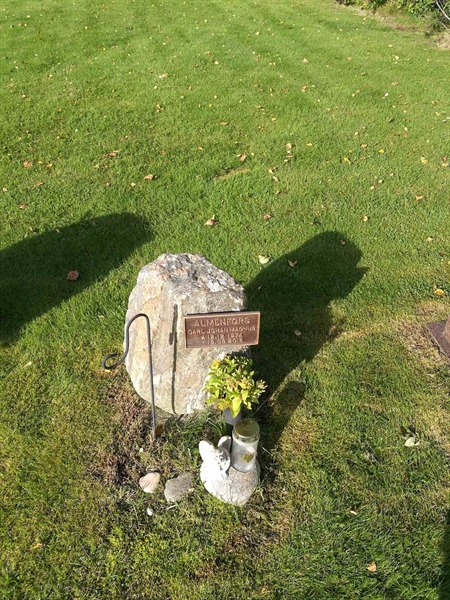 Grave number: 5 N6 01     12