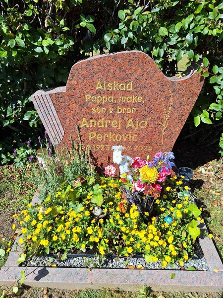 Grave number: 11 OQ    89-90
