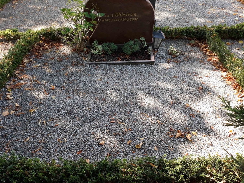 Grave number: LB C 128-129
