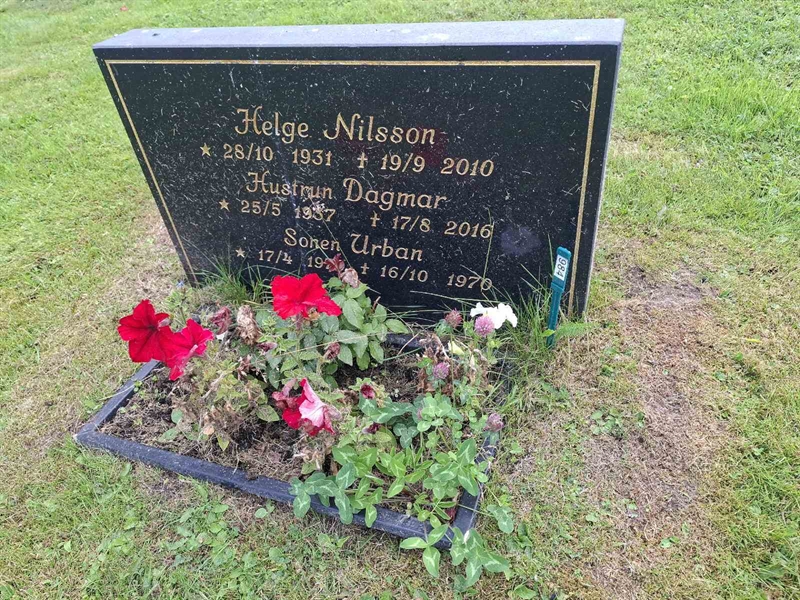 Grave number: 001 2   984