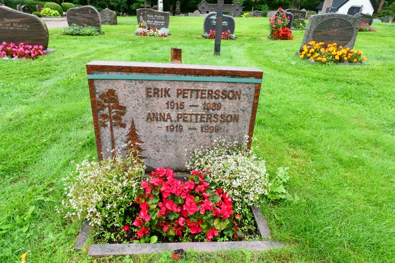 Grave number: TÖ 4   206E
