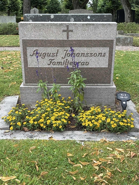 Grave number: 33 6   156-157
