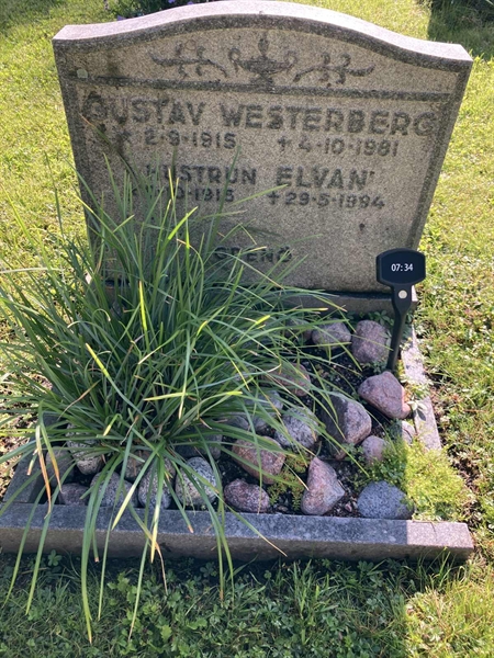 Grave number: 1 07    34