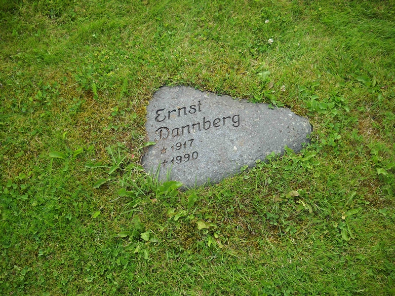 Grave number: 1 09   56