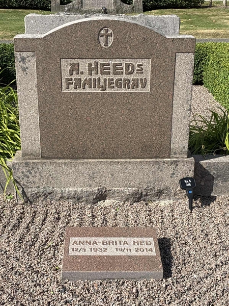 Grave number: 33 5   216