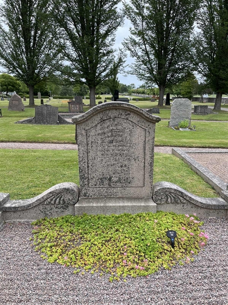 Grave number: 33 3   152