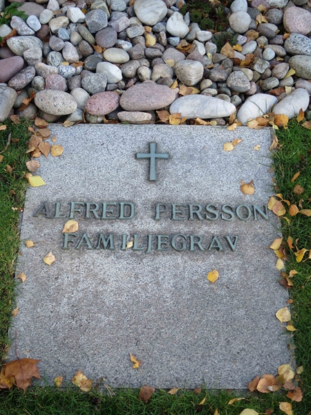 Grave number: HÖB 52    48