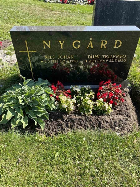 Grave number: N 5 1    28a