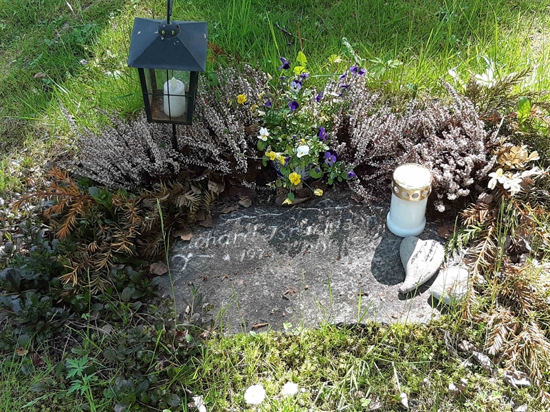 Grave number: KA 15   155