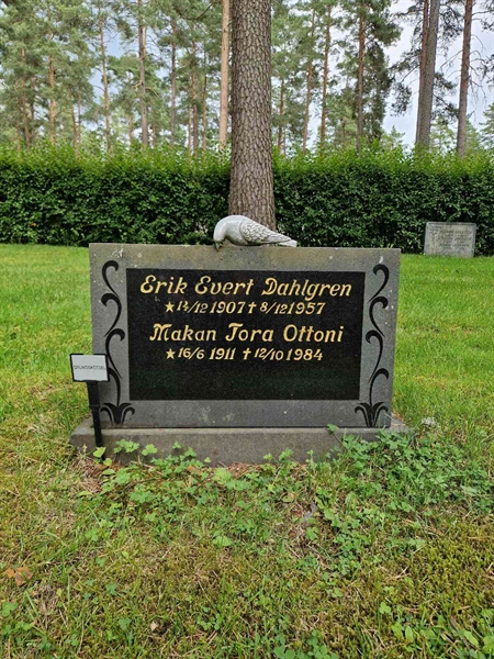 Grave number: 1 KV.3   132-133