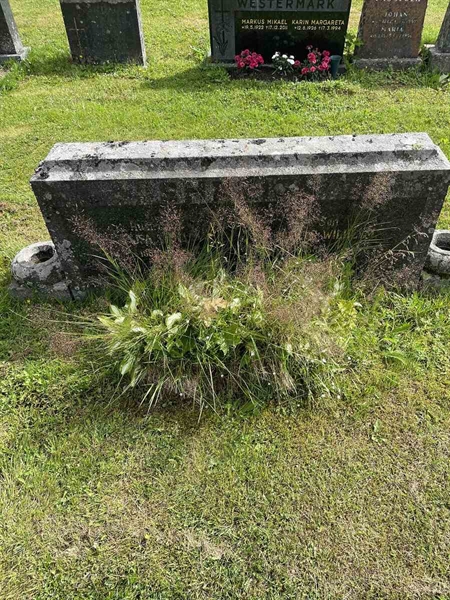 Grave number: N 4 1    32