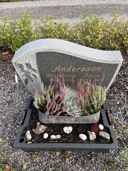 Grave number: 4 N ND   331