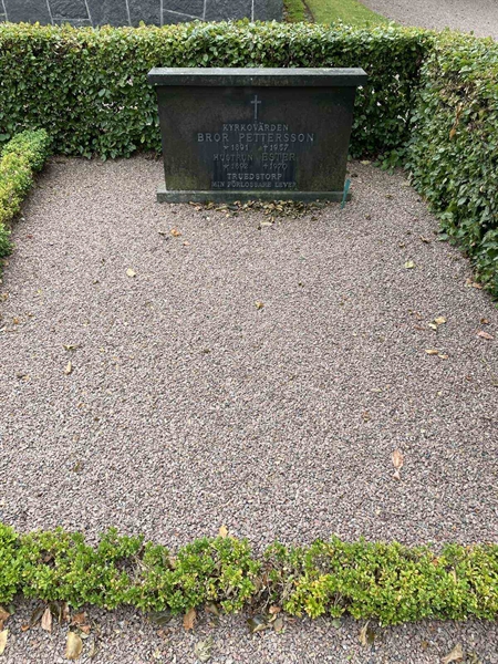 Grave number: EK H 2     8