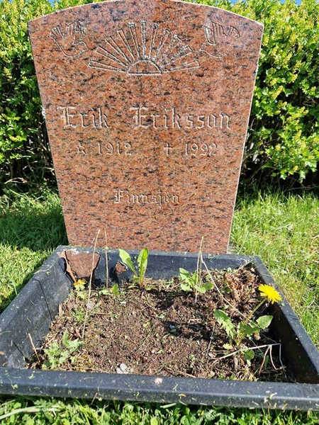 Grave number: 501 24 4983-4986