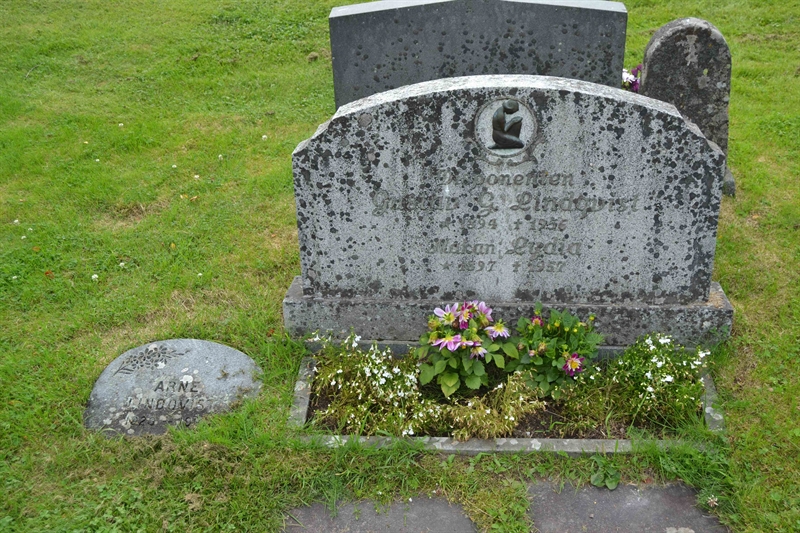Grave number: 1 K   933
