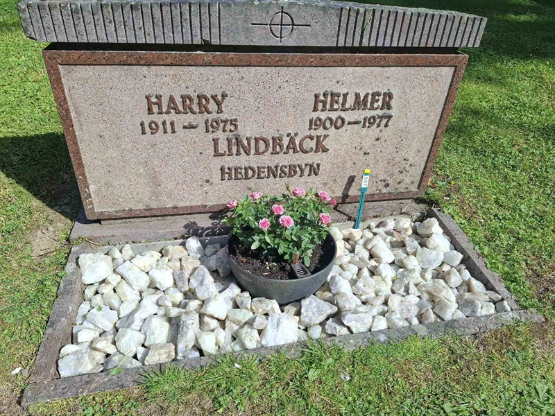 Grave number: 001 2   897