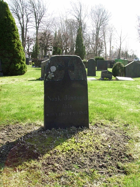 Grave number: LM 3 31  012