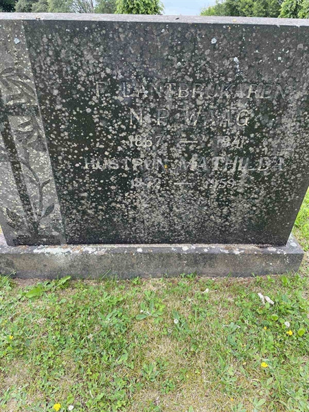 Grave number: EK F 3    24