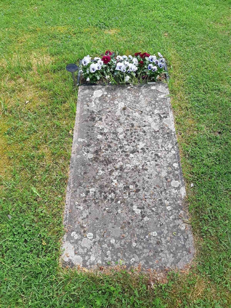 Gravnummer: 2 D   148-150