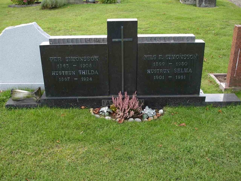Grave number: FN H    18, 19