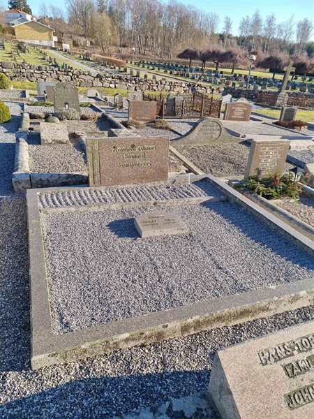 Grave number: TG 005 0685, 0686