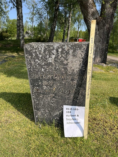 Grave number: 01 E   103-104