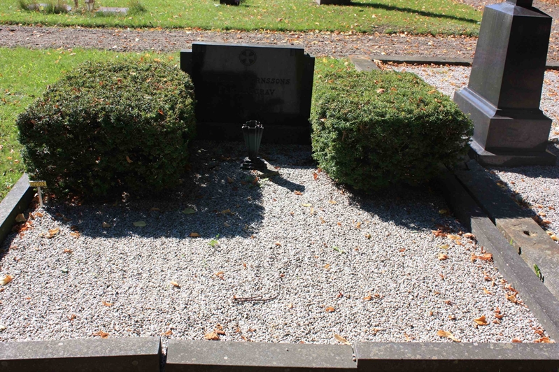 Grave number: Ö 02i   157, 158