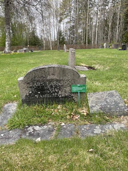Grave number: R 1 51