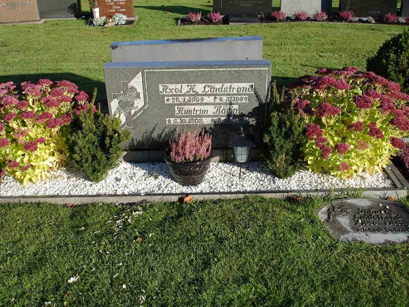 Grave number: FG T     3, 4