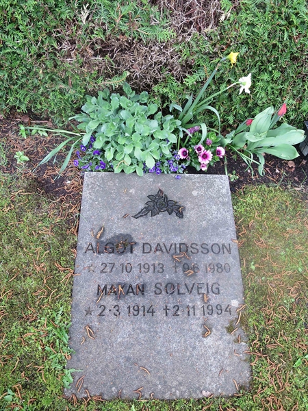 Grave number: HÖB N.UR   231