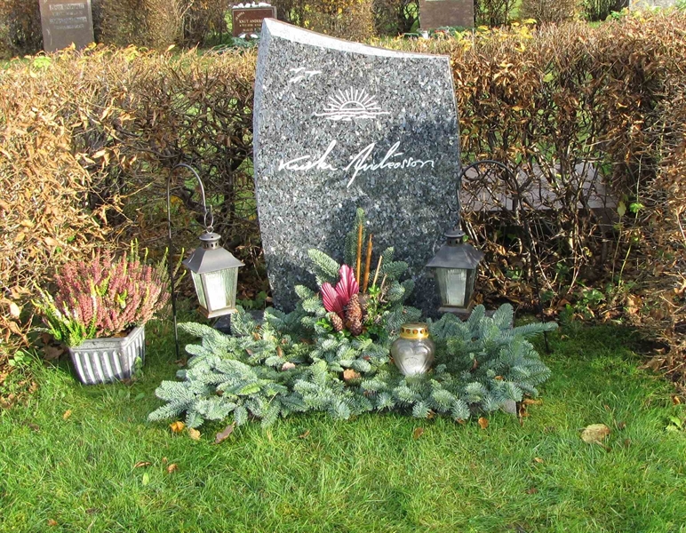 Grave number: HN EKEN   305, 306