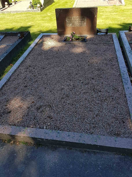 Grave number: 01  1825